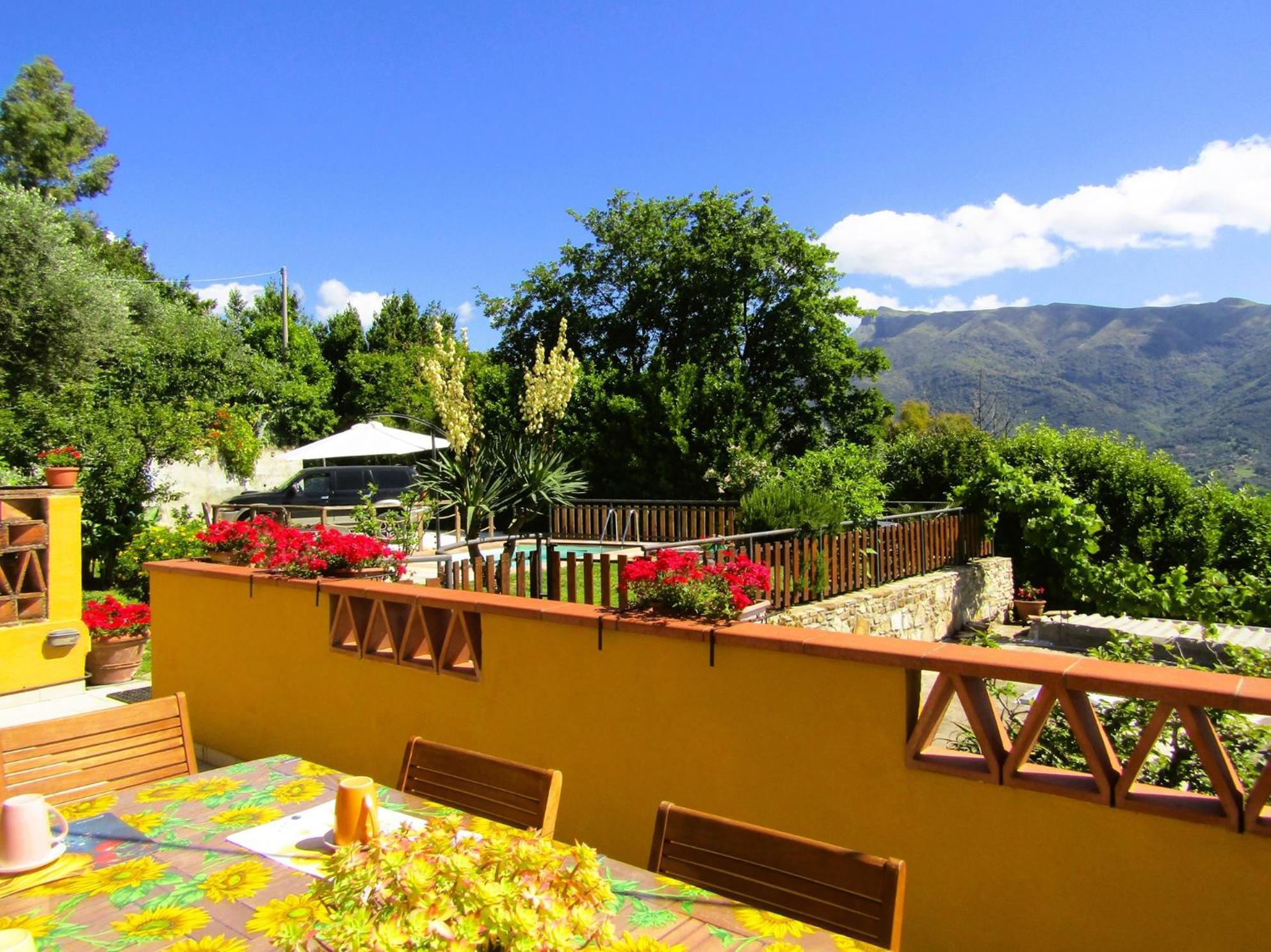 Casina Di Desiree E Aurora Villa Corsanico-Bargecchia Exterior photo